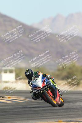 media/Oct-30-2025-Racers Edge (Thu) [[dabbdaf680]]/3-B Group/Session 2 (Turn 14)/